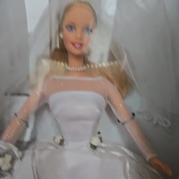 Barbie Bridal Doll in Elegant White Gown - Picture 7 of 7